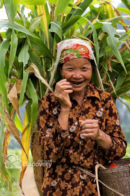 Friendly locals in Pu Luong Nature Reserve - Hiking trip from Hanoi