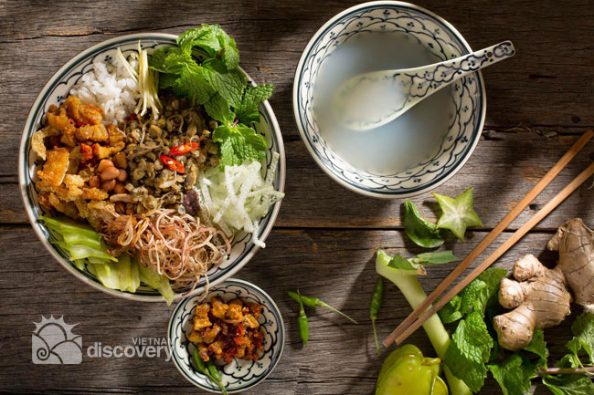 Mussel Rice Com Hen Song Huong - Things to eat Hue Tour