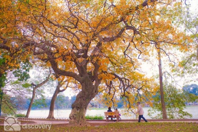 Hoan Kiem Lake in Hanoi in Autumn - CheapAsiaTours.com