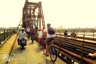 On the way cycling to Bat Trang Pottery Village - Hanoi Bike Tour