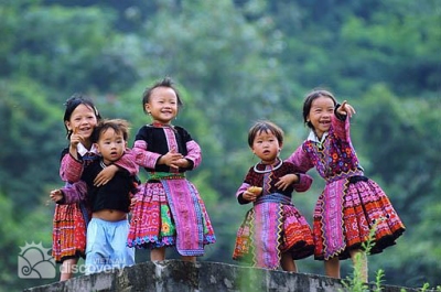 H'mong children in Northwest Vietnam - Vietnam Tours