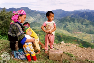 A H'mong family in Northwest Vietnam - Tours in Vietnam