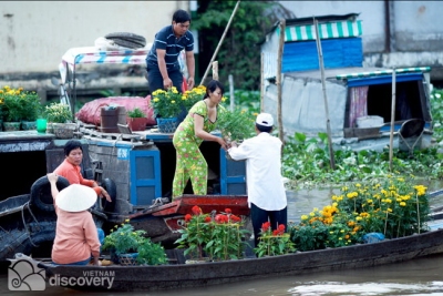 Floating market of Cai Rang in Vietnam - Mekong Delta Tours