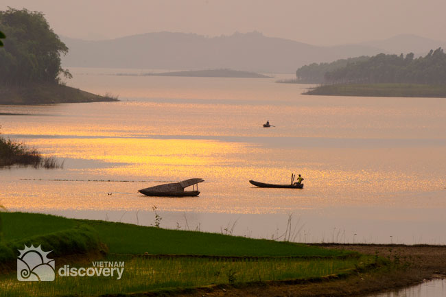 Thac Ba Lake at Vu Linh Commune - Vietnam Short Tour