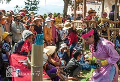 Traditional singing of Bai Choi - Vietnam central culture tour