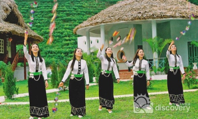 Thai girls playing Con ball throwing game - Vietnam ethnic culture tour