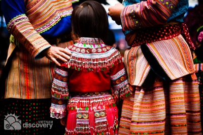 Colorful costumes of ethnic locals - Sapa Bac Ha Tour