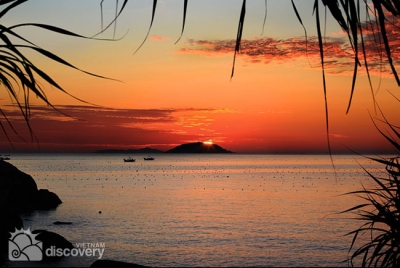 Charming sunset in Nha Trang Bay - Nha Trang Vietnam Tour