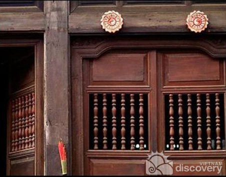 Door eyes in Hoi An ancient town - Hoi An Culture - Hoi An tours