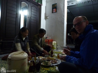 Enjoying dinner with local Vietnamese family - Hanoi discovery trips