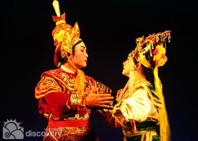 Traditional Vietnamese singing of Tuong - Vietnam culture tour