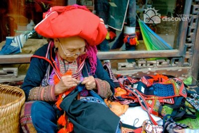 Ethnic woman with brocatelle in Ta Phin Sapa Tour