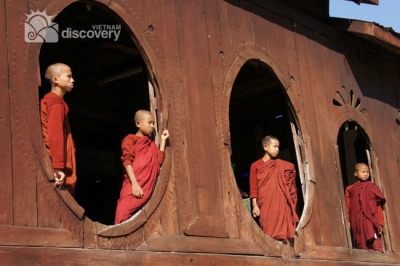 Monks at Kyaunge monastery - Myanmar mysterious tour