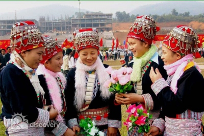 Ethnic girls at Khau Vai love market festival - Vietnam Northwest tour