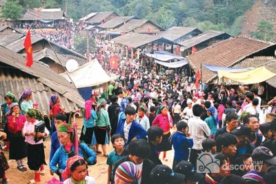 Crowded Khau Vai Love Market Festival - Vietnam Northwest Tour