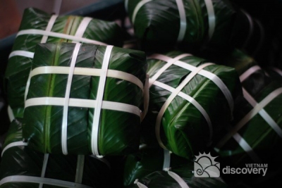 Traditional Chung Cake in Tranh Khuc - Traveling to Vietnam On Tet