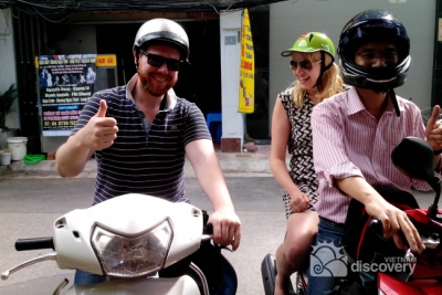 Happy couple explore Hanoi on motorbike - Hanoi city tours