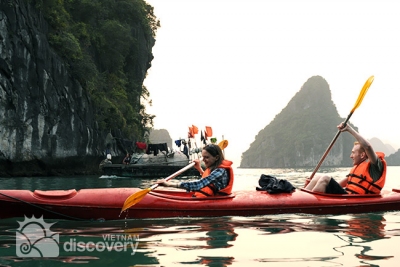 Kayak in Halong Bay