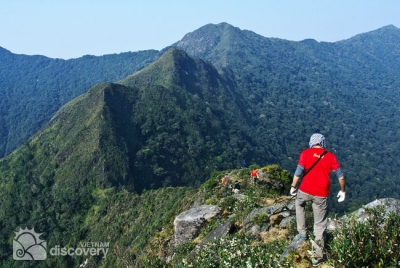 Trek on the dinosaurs' backbone of Ta Xua - Vietnam Trekking Tour
